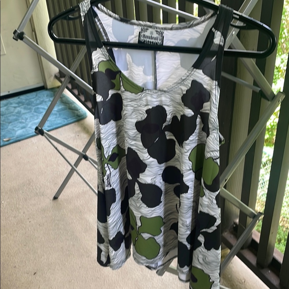 Manuhealii tank top